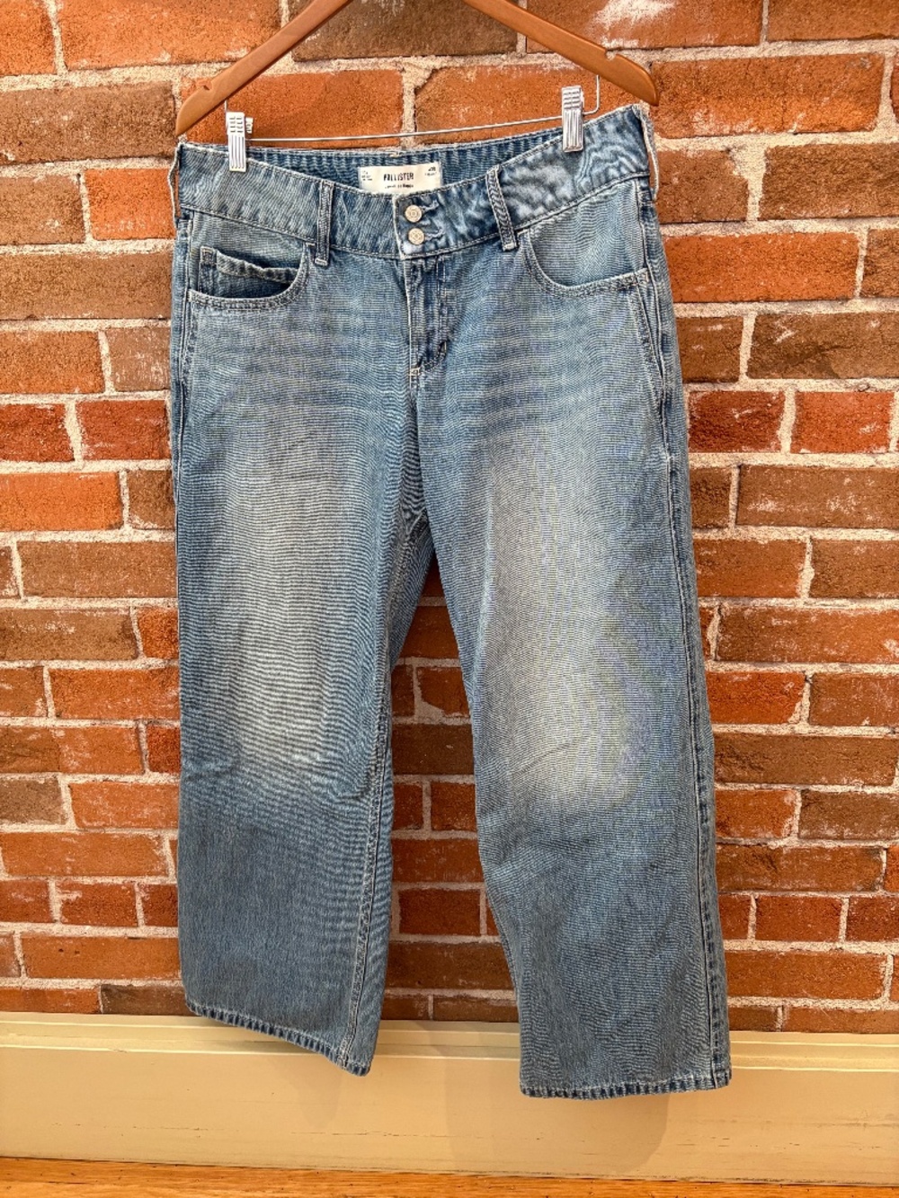 Hollister Low Rise Baggy Jean Light Wash Women’s Size 30
